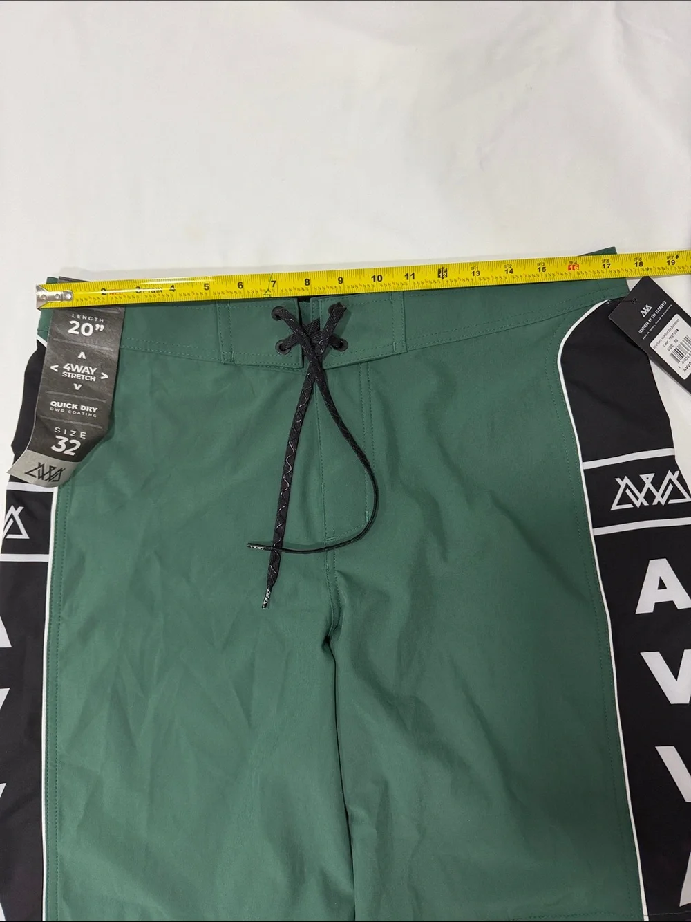AVVA Hole Shot 20in Boardshorts Size: 32